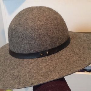 Lucky Brand floppy hat